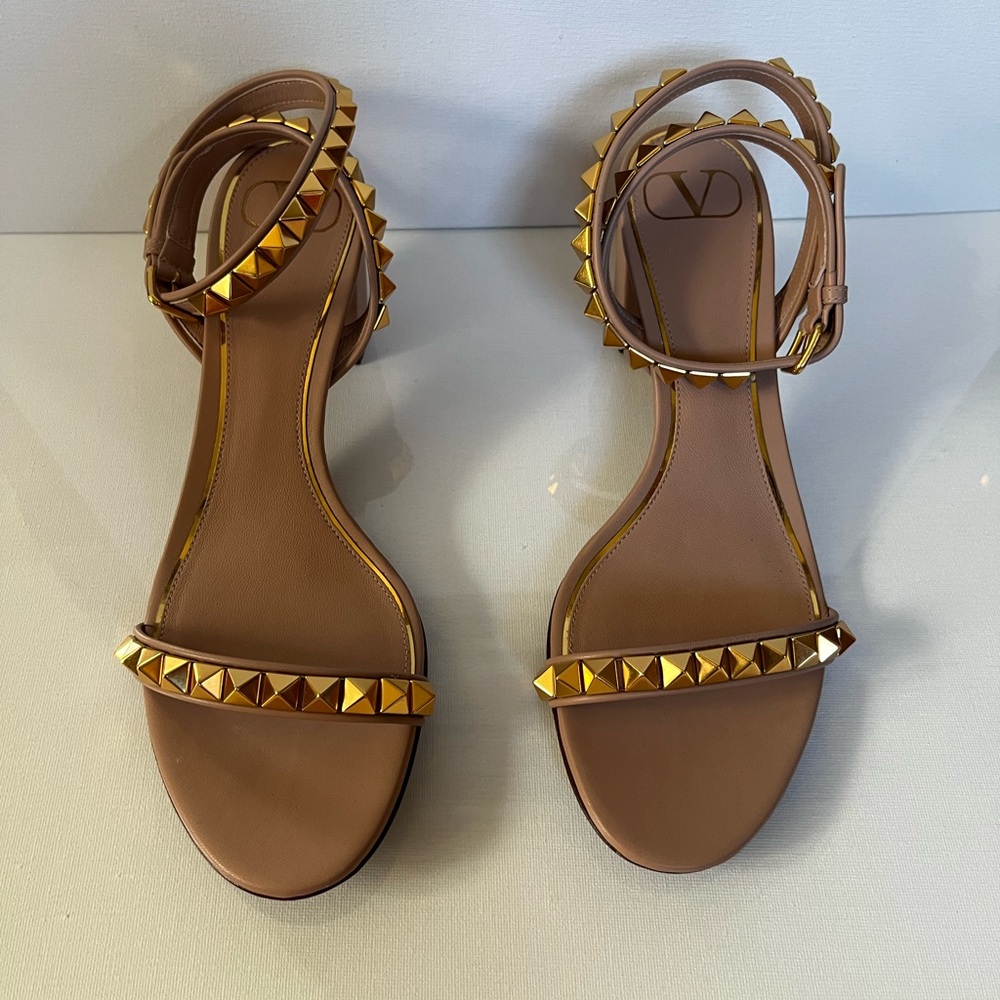 Valentino Garavani Rose Cannelle Rockstud Sandals